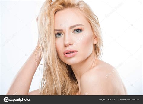 Nádherná nahá žena — Stock Fotografie © DmitryPoch #142437071