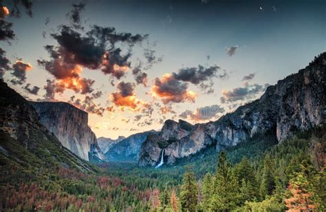 Mezzo Parco Nazionale Di Yosemite Della Cupola California Fotografia