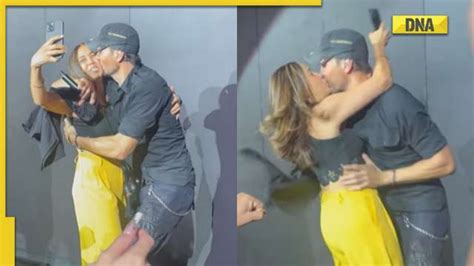 Enrique Iglesias Passionately Kisses His Female Fan In Las Vegas Video