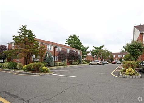 At mountain view gardens, our management teams live onsite, and are available 24 hours a day. Mountainview Gardens Apartments For Rent in Springfield ...