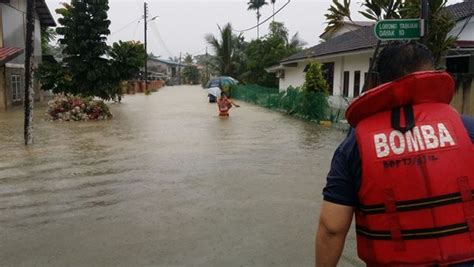 Top business services companies in kuching, sarawak (malaysia). Malaysia - Flash Floods in Kuching, Sarawak, After 300mm ...
