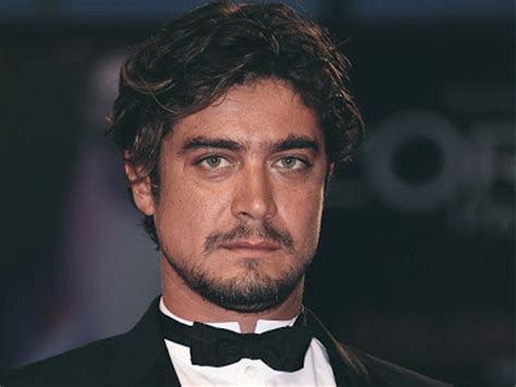 Info su riccardo scamarcio biografia filmografia discografia video foto citazioni curiosità frasi celebri news carriera. Riccardo Scamarcio ha un nuovo amore | Mediterranews