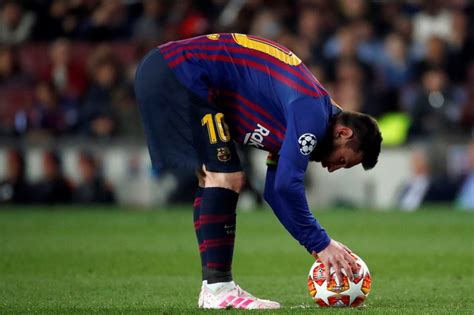 Watch Lionel Messi Curls In Long Free Kick Barcelona Tops Liverpool In Champions League