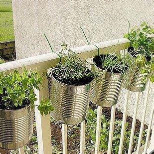 Escogiendo algunas plantas colgantes adecuadas y siguiendo. 21 Ideas creativas para tener el mejor balcón de la cuadra | Huerto casero, Jardinería en ...