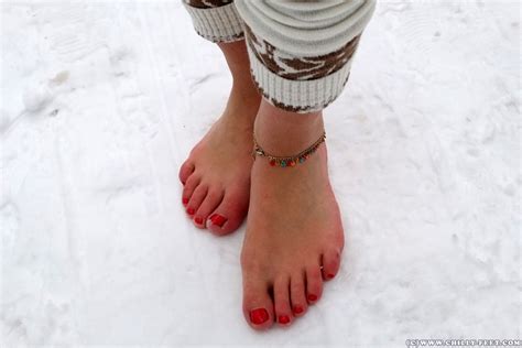 foot fetish forum winter barefoot