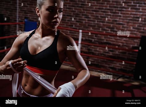 Knockout Boxing Frauen Fotos Und Bildmaterial In Hoher Auflösung Seite 2 Alamy