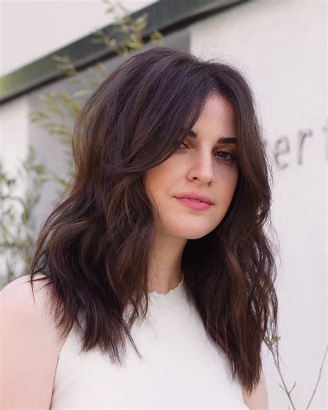 25 Shoulder Length Haircuts With Layers For Women