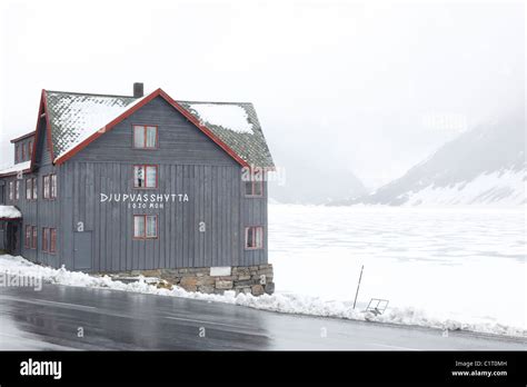 Djupvasshytta At Djupvatnet In Summer Stock Photo Alamy