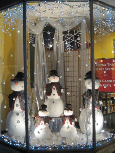 Pin By Linda Bolin On Christmas Store Displays Holiday Window Display