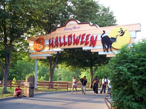 Holiday World Halloween Sign Holiday World And Splashin S Flickr