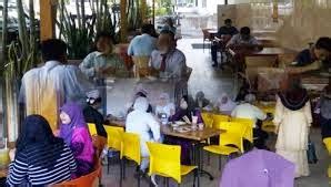 Elemen fleksibiliti bagi waktu bekerja dalam perkhidmatan awam telah dilaksanakan sejak tahun 1998 apabila kerajaan memperkenalkan wbb. The Tea Cafe: INTEGRITI DALAM PERKHIDMATAN AWAM