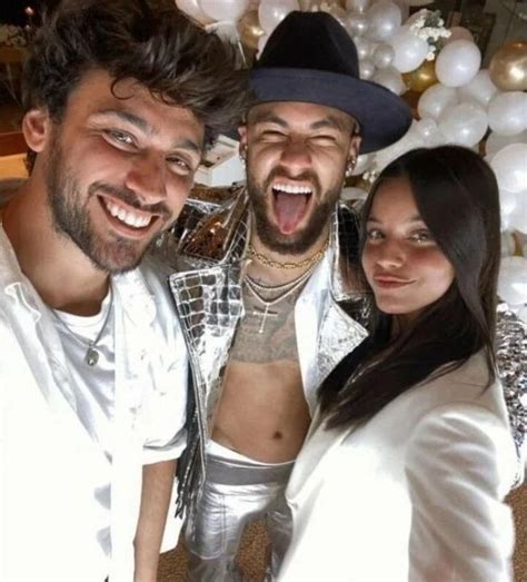 La Fotografía Que Enloquecerá A Neymar Emilia Mernes Encendió Las