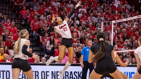 Husker Volleyball Advances To Regional Final With Sweep Of Missouri Yorks Max Country 1049
