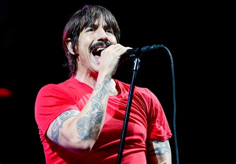 Red Hot Chili Peppers Anthony Kiedis Escorted Out Of Lakers Game For