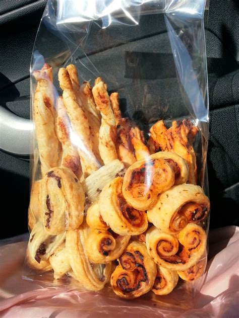 Questo articolo ti spiegherà, passo dopo passo, come preparare la pasta sfoglia ruvida, una preparazione simile, ed altrettanto buona, alla. Salatini misti di pasta sfoglia | Pasta sfoglia, Pasta ...