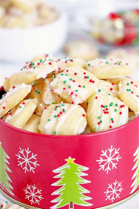 And it hides a multitude of flaws—not that your cookies would ever have any flaws. Christmas Sugar Cookie Bites | Wishes and Dishes