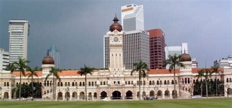 Tak heran jika banyak peninggalan bersejarah berkaitan dengan kekuatan maritim yang hebat, termasuk monumen kapal selam surabaya. Bangunan Bersejarah Di Malaysia, Tempat Bersejarah Monumen