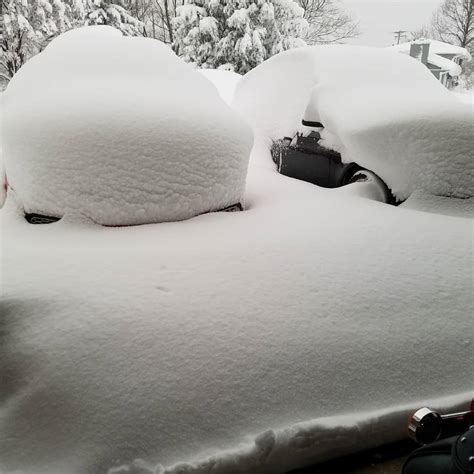 Lake-effect snowstorm hammers Erie, Pennsylvania shattering at least