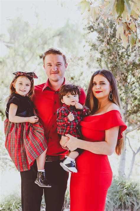 Circe denyer has released this green and red christmas background image under public domain license. Our Family Christmas Photos 2017 | BondGirlGlam.com // A ...
