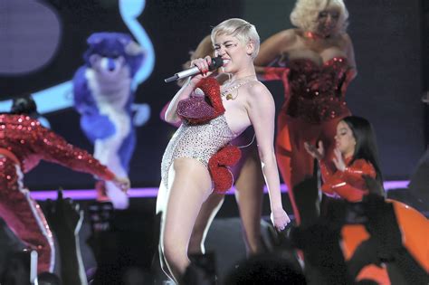 Miley Cyrus Intruders Armed With Handgun During House Robbery Irish Independent