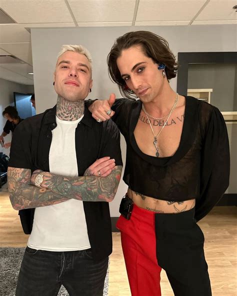 Fedez Al Concerto Dei Maneskin A Las Vegas Look Neri E Rossi Per La