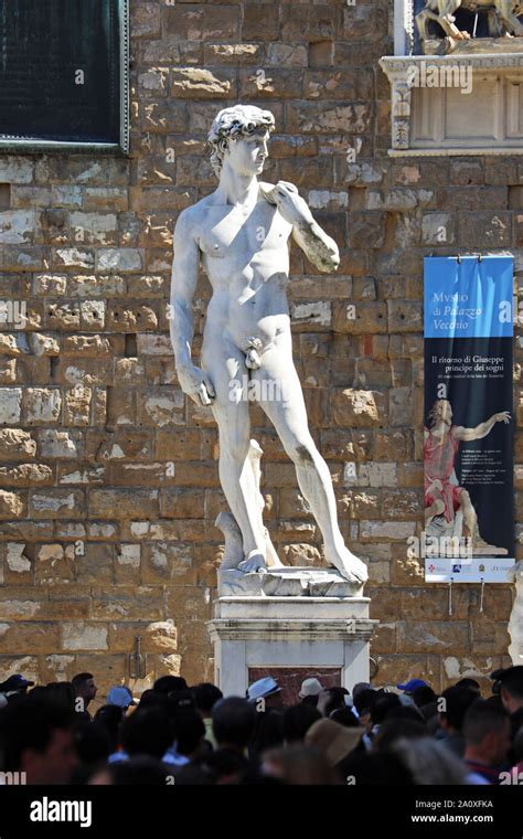 Copy Statue David Michelangelo In Fotos E Imágenes De Stock Alamy