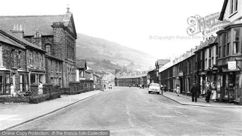 Последние твиты от treorchyccf (@treorchyccf). Photo of Treorchy, High Street c.1960 - Francis Frith