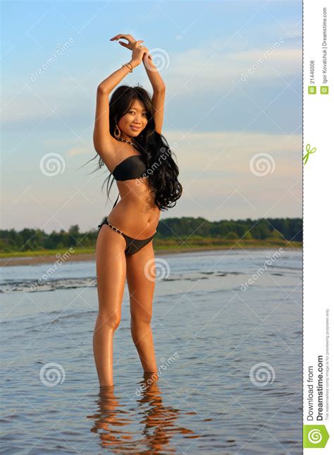 Sexy Aziatisch Meisje In Bikini Stock Foto Image Of Aziatisch
