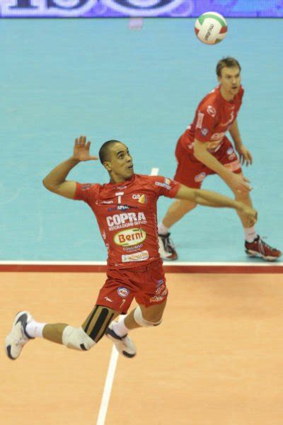 Transfer from the power clean to the vertical jump. VoLLeYBaLL‚‚: | Leonel Marshall