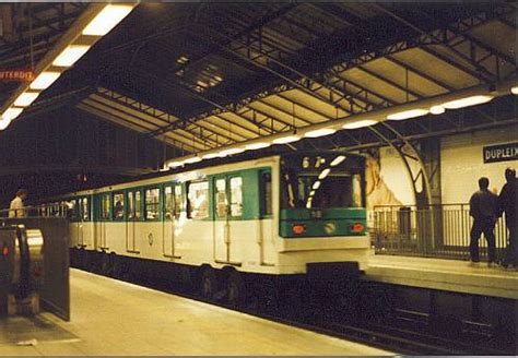 Paris Metro Esplande De La Defense