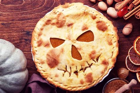 Homemade Pumpkin Pie With A Scary Face For Halloween How To Make Recipes