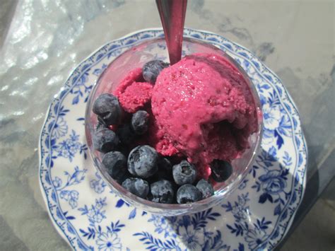 .jamie oliver, dreams do come true: Canela kitchen (gloria): Quick berry Ice cream dessert ...