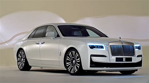 New Rolls Royce Ghost Luxury Saloon Wafts In Auto Express