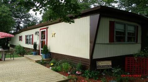 This 14x70 mobile home skirting kit features panels made of the highest quality vinyl. How To Spray Paint Your Mobile Home's Siding - Mobile Home ...