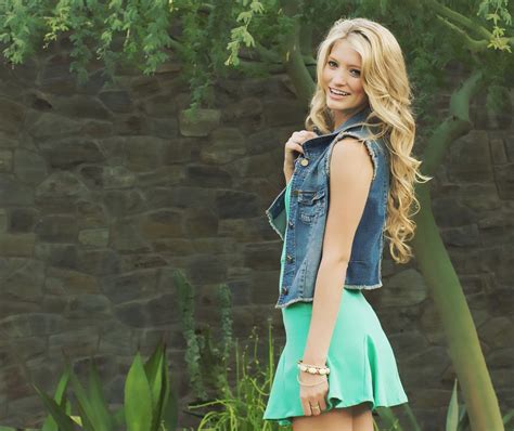 Adorable Blonde For Senior Pictures Adding A Jean Jacket To A Short