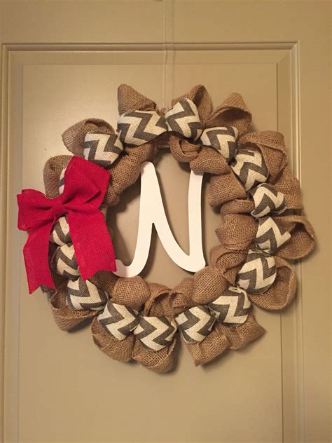 So, when i hung my wreath on our front door i fluffed all the leaves around the wreath to make them look full! Made this fall burlap wreath for front door! :) | Burlap ...
