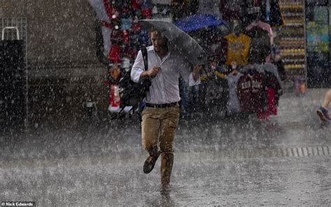 Uk Weather Thunderstorms Hit Uk A Third Day With 24 Rain Daily