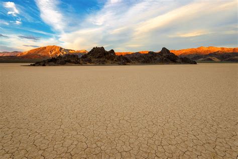 Travel The Legendary Death Valley This Desert Region That Stretches To