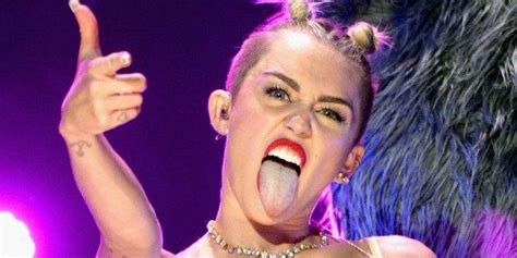 Miley Cyrus Vmas Performance Was A Success Says Her Manager Huffpost