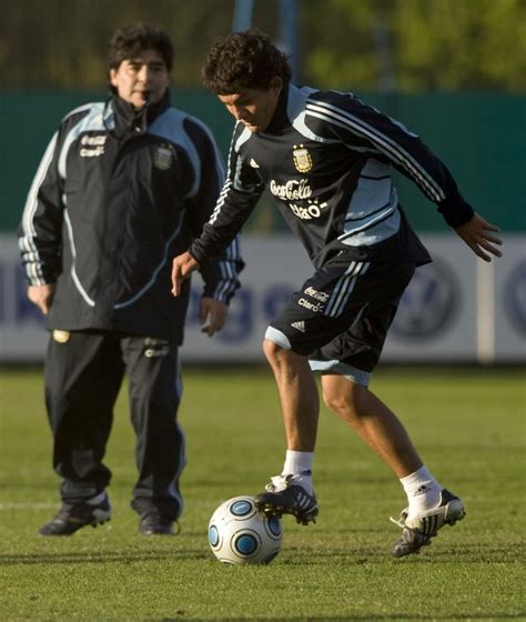 El delantero de colón que es noticia cada fin de semana por sus golazos llenó de elogios al muñeco y dijo que le gustaría estar en un vestuario con él para aprender. La historia de Luis Miguel "Pulga" Rodríguez, el Messi de ...