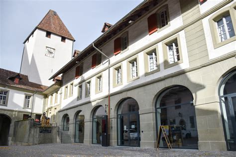 Gemeinde burgdorf be kirchbergstrasse 26 a 3400 burgdorf +41 31 921 53 16 routenplaner. Jugendherberge Schloss Burgdorf Emmental Schweiz Innenhof ...