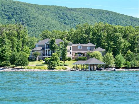 On the second largest freshwater lake in the state, this picturesque park is the water enthusiast's paradise. Smith Mountain Lake Virginia — TheBBZ.com - The Big Bass ...