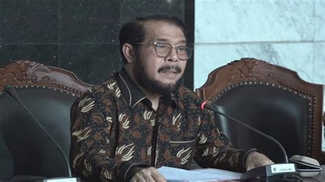 Foto Anwar Usman Buka Suara Usai Diberhentikan Oleh Mkmk Menegaskan Jabatan Hanya Milik Allah