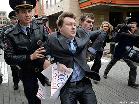 10 lgbt russian activists arrested for olympic protest