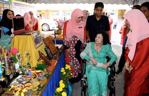 Hospital tuanku ampuan najihah dikeluarkan pada nov 2015. Tuanku Najihah hadir jubli emas SMK Tunku Ampuan Najihah ...