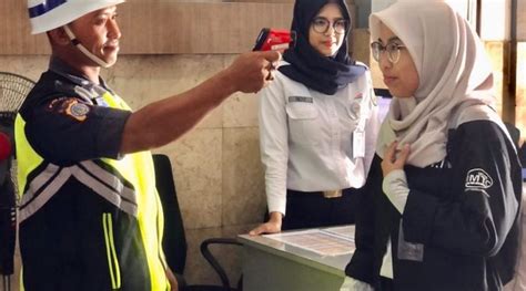 Penumpang Di Stasiun Tugu Yogyakarta Dicek Suhu Tubuh Sebelum Naik Ka