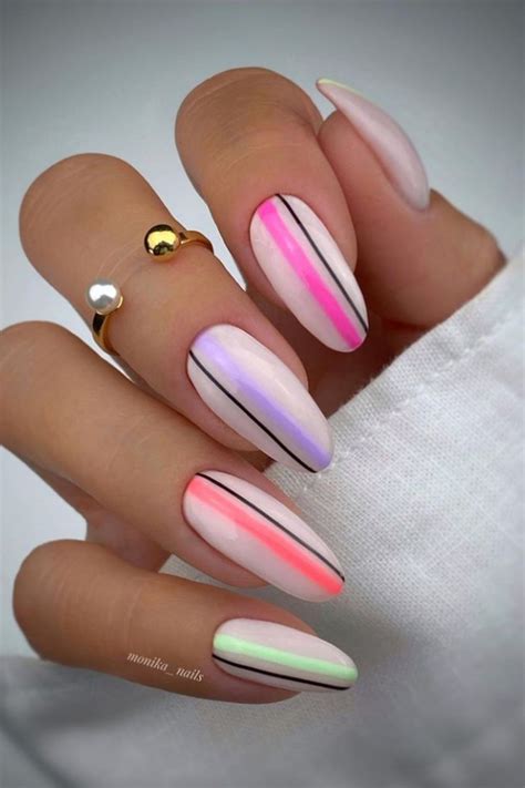 Trendy Almond Shaped Nail Art For Summer Nails