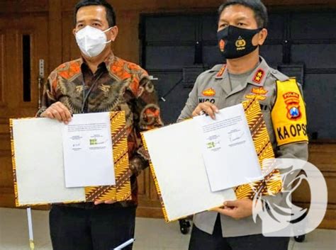 Selamat natal 2020 dan kami berharap dapat melihat anda di tahun 2021. Ucapan Natal 2020 Bank Mandiri : Tradisi Ucapan Natal ...