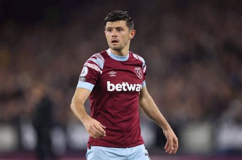 Wolves In Talks To Sign West Ham United Defender Aaron Cresswell The Athletic