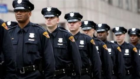 美国警察执法彪悍世界闻名，警局内部等级森严，来看他们的警衔警监